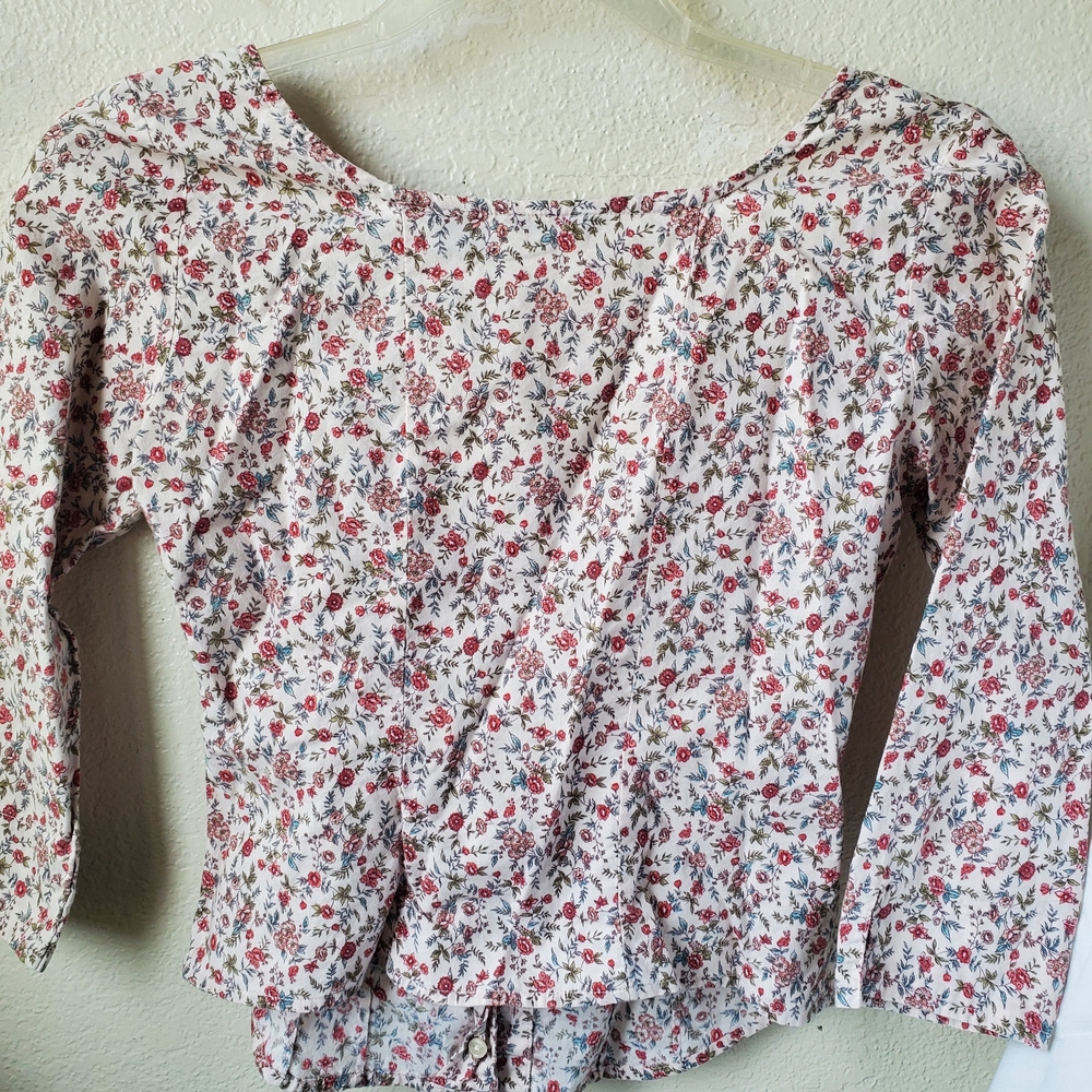 American Eagle Outfitters Red and White Floral Crop Top - Picture 9 of 10
